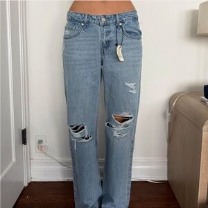 NWT Size 28 Levi’s Jeans!!